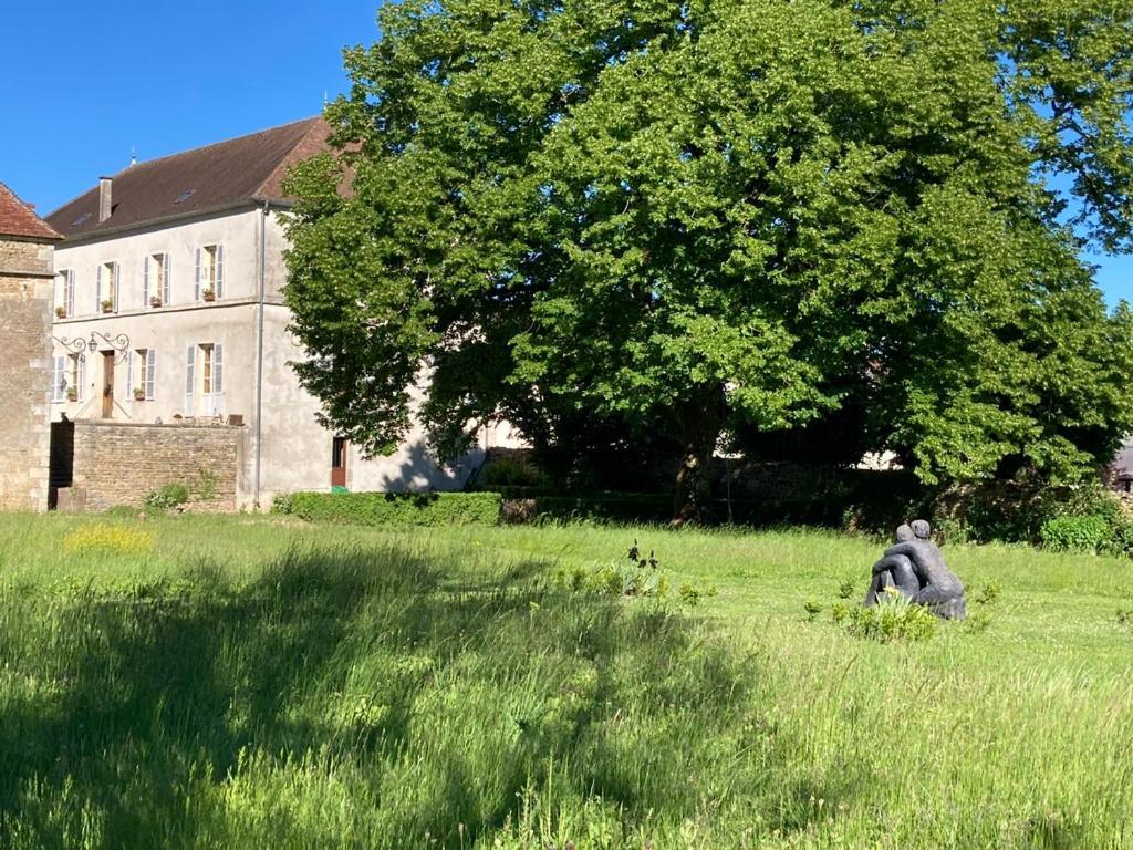 مبيت وإفطار Moutiers-Saint-Jean La Buffonnerie المظهر الخارجي الصورة